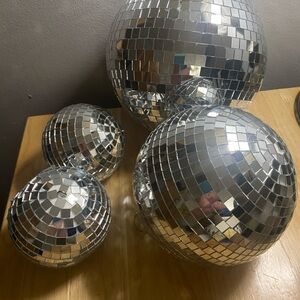 4 Mirrored glass disco balls